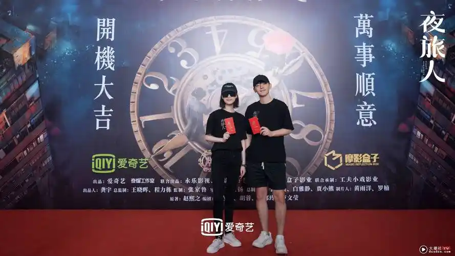 与邓伦合作拍摄新剧倪妮意外受伤手绑吊带护具仍开工