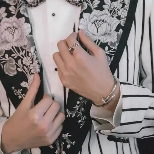 手控党的福利又来了请查收王俊凯的帅手指