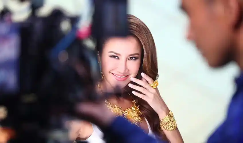 48岁李玟抑郁症去世!自杀当天鼓励粉丝露哭音,最后露面笑容灿烂