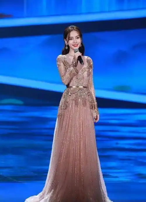 angelababy选高定钟楚曦穿过季红毯礼服在争什么
