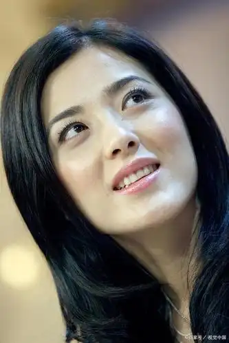 曾黎素颜照曝光,这状态谁敢信是45岁!