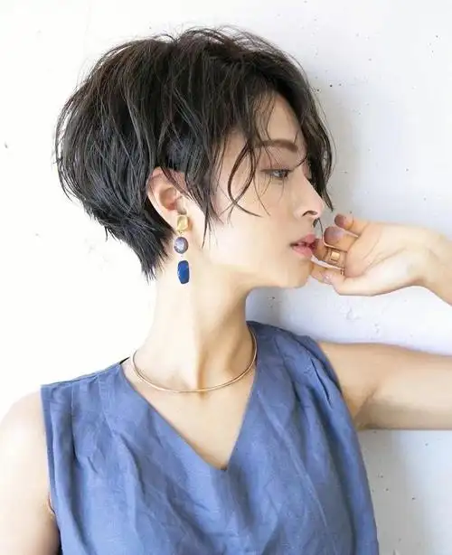 一款属于自己的气质短发也尤为重要#减龄发型  #今日发型   #女生发型