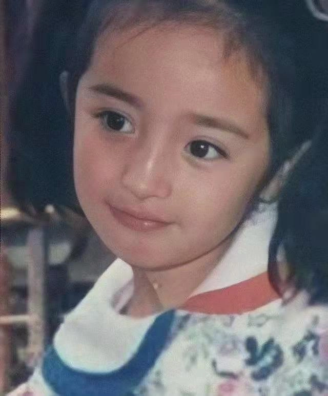 小糯米正脸照被曝光,难怪杨幂不晒,网友:长这样?