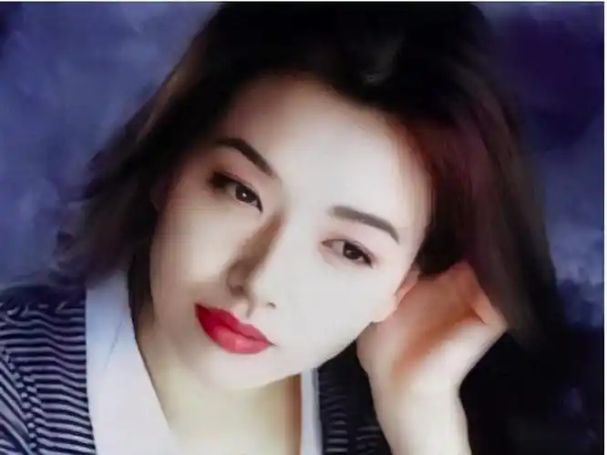 江珊年轻时好有灵气,小女人的感觉.