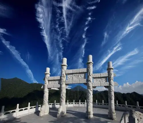 大觉山中的南天门