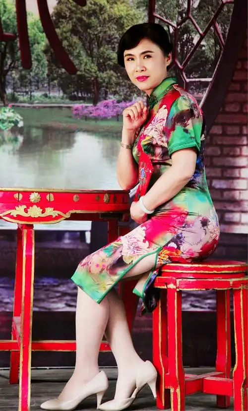 首秀旗袍 - 美篇