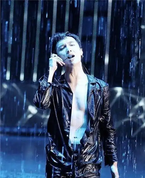 娱乐圈男神腹肌pk陈伟霆鹿晗养眼,最撩的竟是他