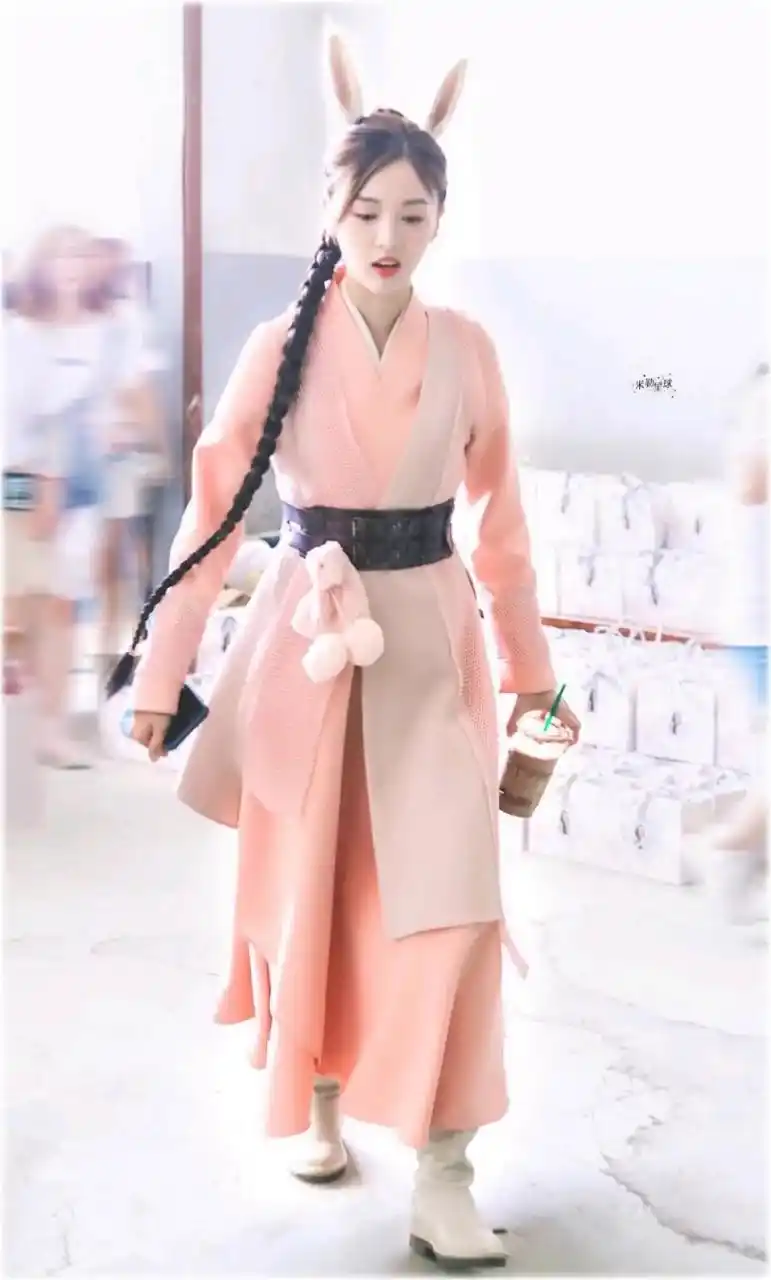 《斗罗大陆》真人版的小舞定妆照,其实还别说,颜值上还是可以的.