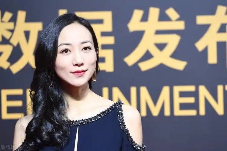 说起内地娱乐圈里的背景女王景甜和韩雪一直把持了好多年,比起景甜动