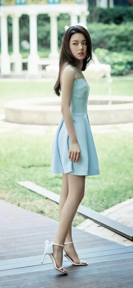 赵今麦 身材太好啦吧 而且好清纯 你喜欢她嘛