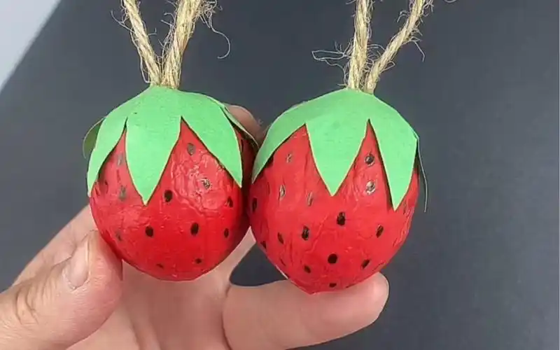 核桃不要丢,做可爱的草莓挂件#幼儿园手工 #废物利用 #亲子手工