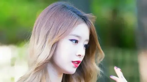 > 张艺兴面相分析姻缘_张艺兴八字婚姻张艺兴女友李琪琪微博曝光 长相