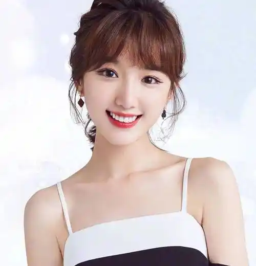 毛晓彤,被亲爹"敲诈"被男友背叛,多年过去终于活出了自我