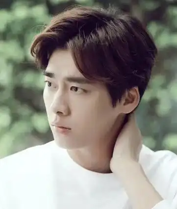 男生中分要怎么才好看男人长脸头发中分发型