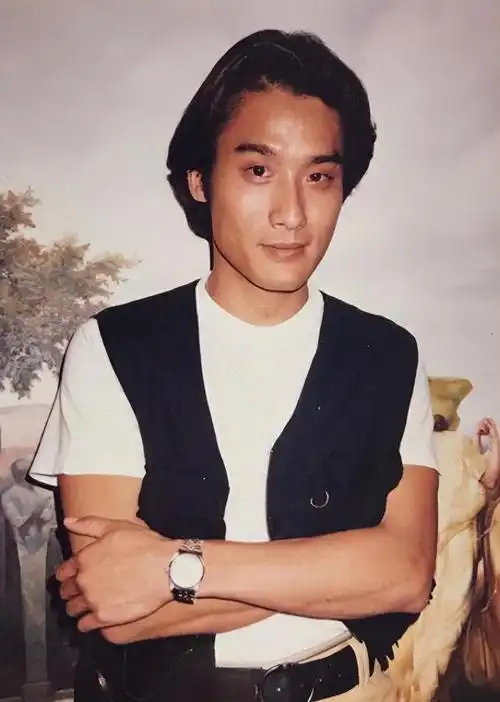 上能演皇帝,下能演混混,解释"千面影帝"梁家辉的15个经典角色