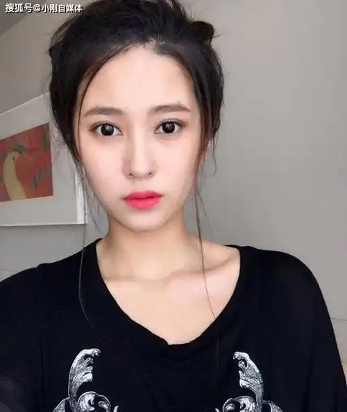 cba最美女友钟鹿纯身材性感迷人不输卡戴珊