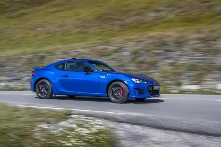 斯巴鲁brz无疑是一款非常成功的车型价格亲民有很有乐趣