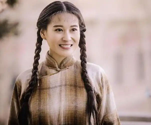 33岁宁丹琳晒照细纹抢镜,和杨紫同演"夏雪"走红,如今发展差太多_腾讯