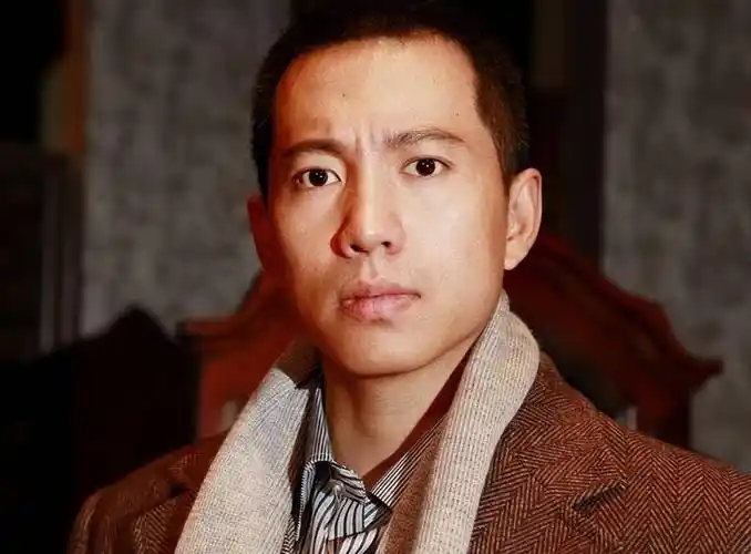 谷智鑫:拍戏意外坠马瘫痪,女友照顾8年,未办婚礼成了遗憾