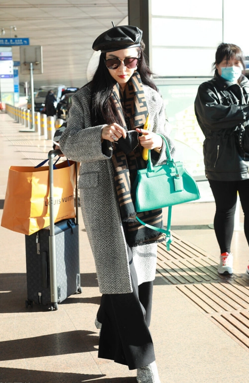 范冰冰真的太有国际范穿灰色大衣简约时髦精致利落又有气场