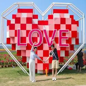 网红红色爱心love互动摆件婚礼道具景观美陈拍照打卡发光心型背景