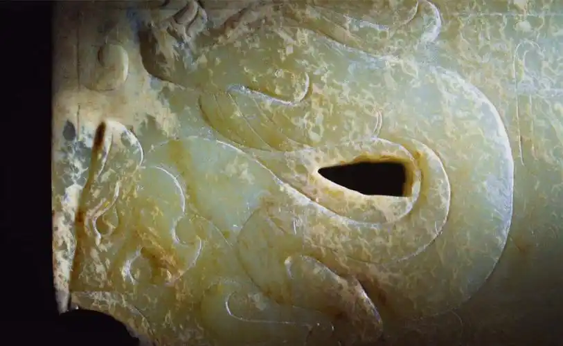 从刘充国墓出土玉器上手探讨古玉中的奶白皮沁色