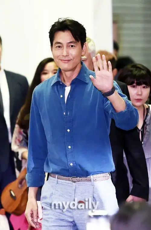 4/10           新浪娱乐讯 6月20日下午,韩国艺人郑雨盛在首尔出席