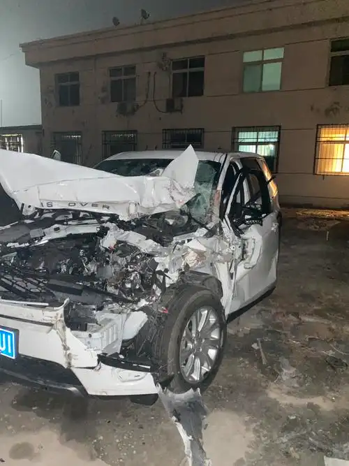 路虎-发现神行 发生事故,安全气囊没有全部弹出