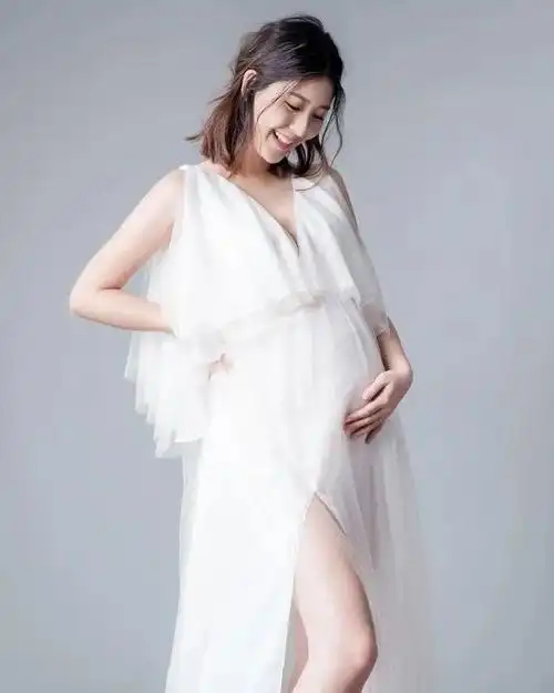 恭喜!香港知名女星晒唯美孕照宣布怀女孩