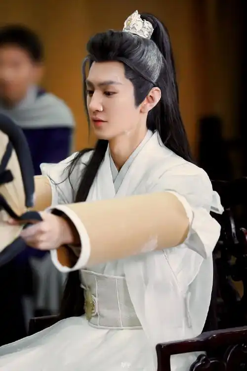 陈哲远白色橄榄树