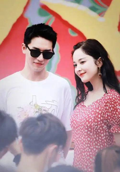 古力娜扎许魏洲新戏大唐明月开机娜扎脸肉嘟嘟的明显胖了