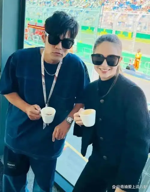 昆凌和周杰伦这对夫妻一直以来都被外界称作是"神仙眷侣",他们的恩爱