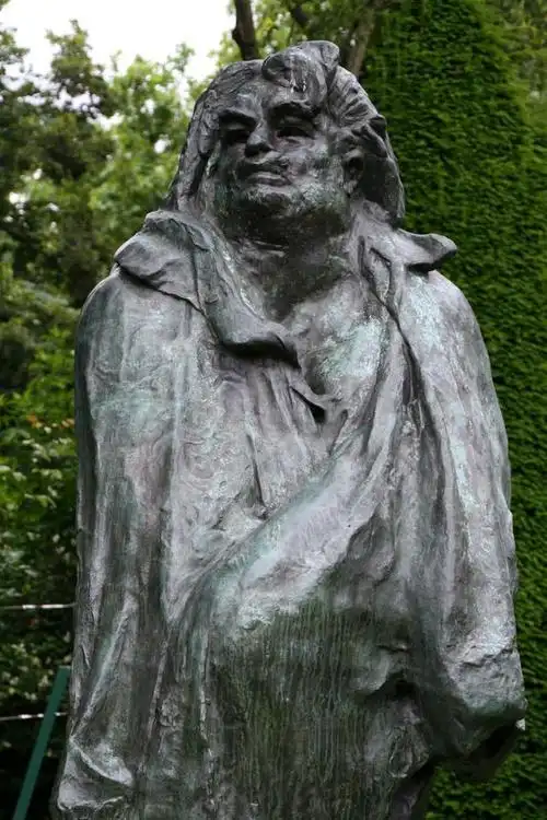 罗丹的雕塑《巴尔扎克像》,西方雕塑史上一件划时代的伟大作品