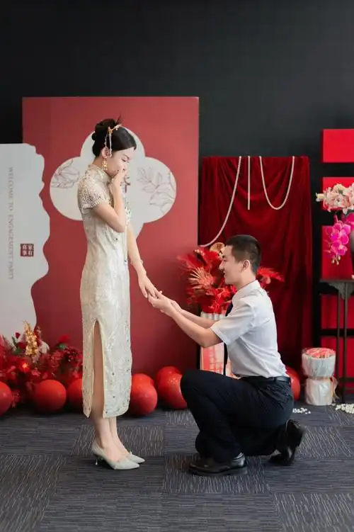 订婚快乐!#我们订婚啦 #始于初见止于终老 #订婚现场  - 抖音