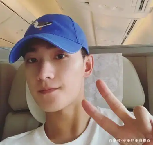 杨洋晒素颜自拍,颜值非常"耐打",不料被说撞脸