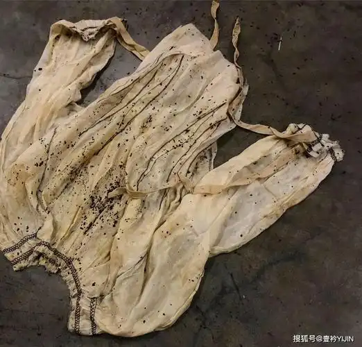 毕业于lcf的设计师pengtai | "破破烂烂"的衣服也能火遍买手店