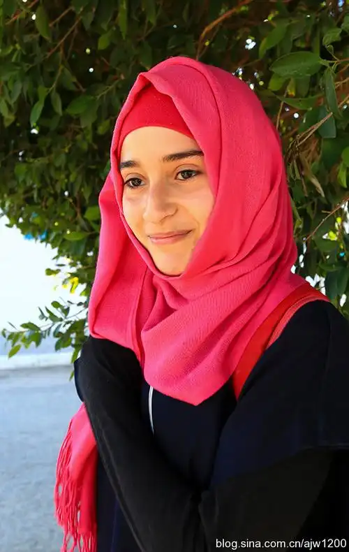 转突尼斯美丽开放热情的沙漠女郎