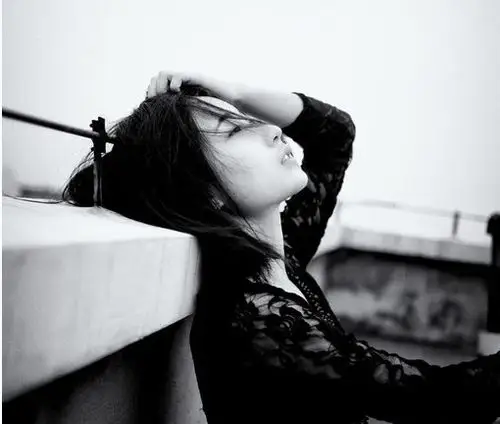 绝望迷茫伤心无助的说说 最无助莫过于他不懂你那撕心裂肺,伤感说说