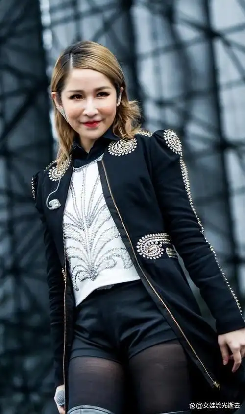 萧亚轩官宣单身健康状况堪忧!身材暴瘦面容大变,自曝将做手术