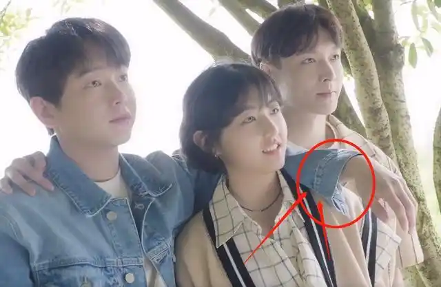 向往三兄妹海报张子枫彭昱畅张艺兴的姿势关系亲疏很显然