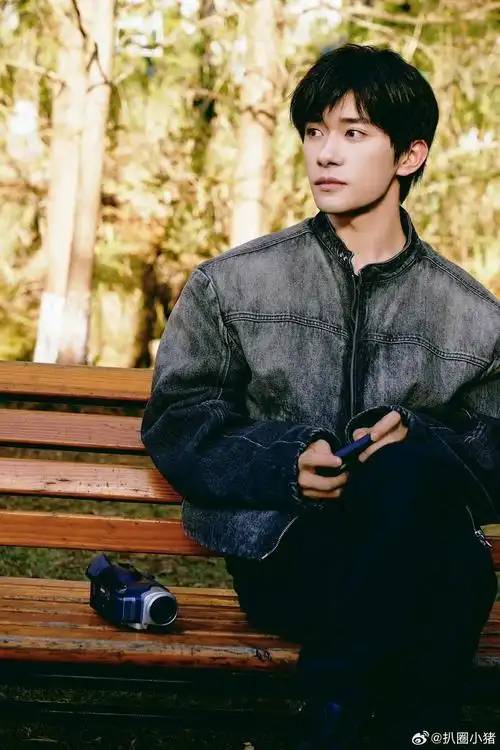 工作室发的易烊千玺情人节营业照