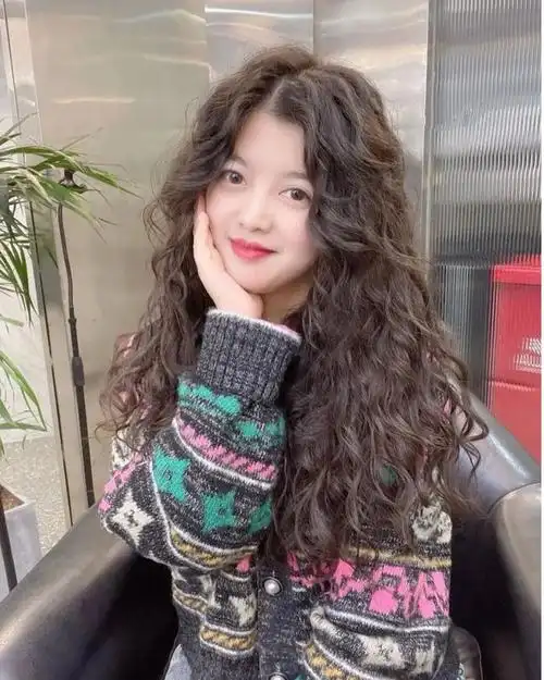 头发细软少发型怎么选烫小卷就对了