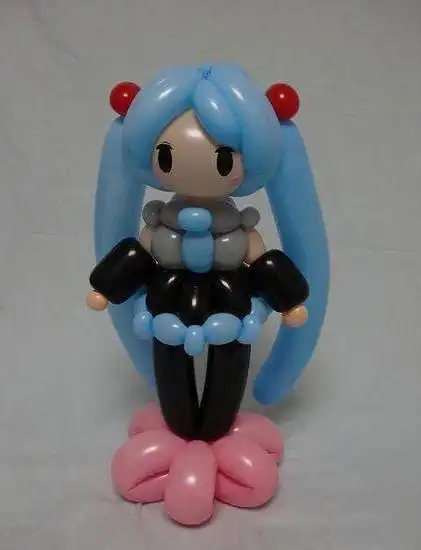 神还原提胸带 牛人用气球扎出人气动漫角色