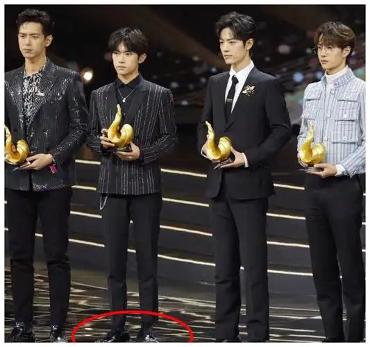 易烊千玺身高173肖战身高183两人同框时真实身高一目了然