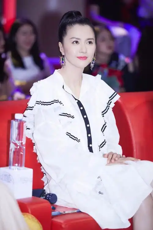 谭维维跨界歌王学海草舞专业点评坚持音乐态度