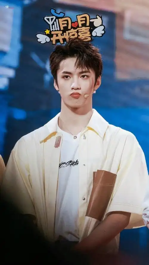 刘耀文剪短发了#好喜欢刘耀文短发造型啊,阳光帅气颜值太顶了!