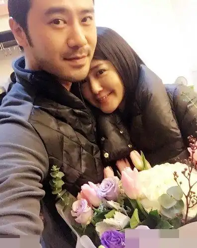 谭维维为男友陈亦飞庆生 甜蜜亲吻秀恩爱