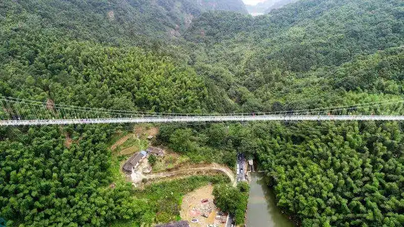 庐山西海9d玻璃天桥云中西海