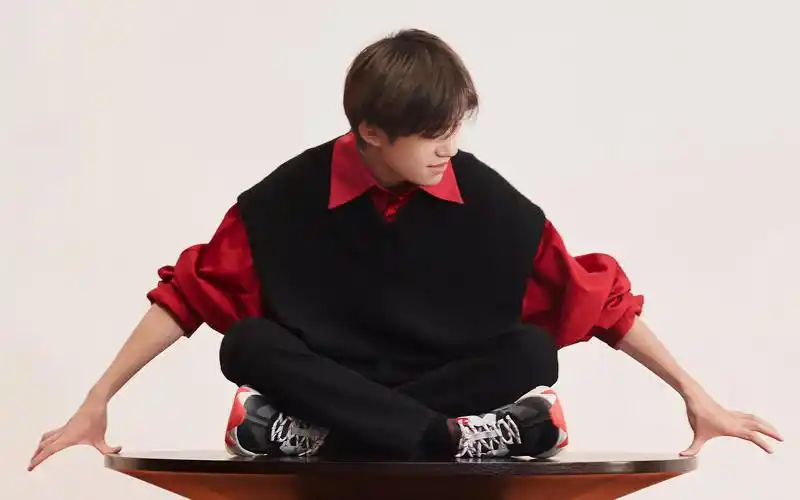 易烊千玺帅气生日写真图片桌面壁纸