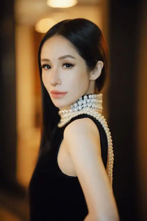 萧亚轩轩然归零发布会##萧亚轩礼服反穿##美出圈